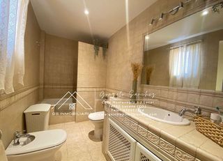 Casa adosada en venta en Lucena