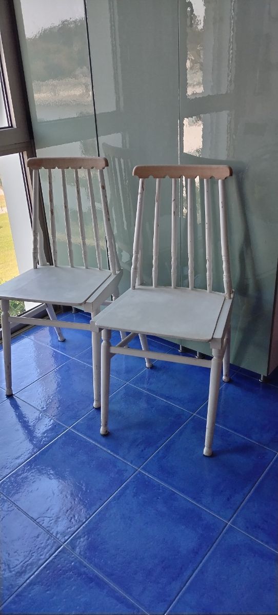 2 Sillas nórdicas blancas de madera