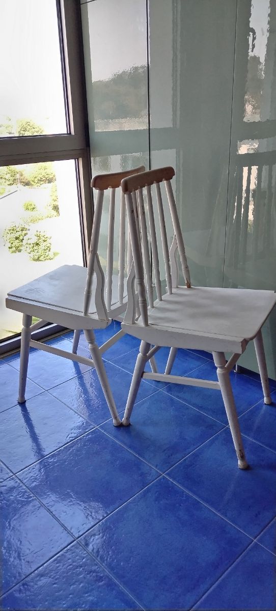 2 Sillas nórdicas blancas de madera
