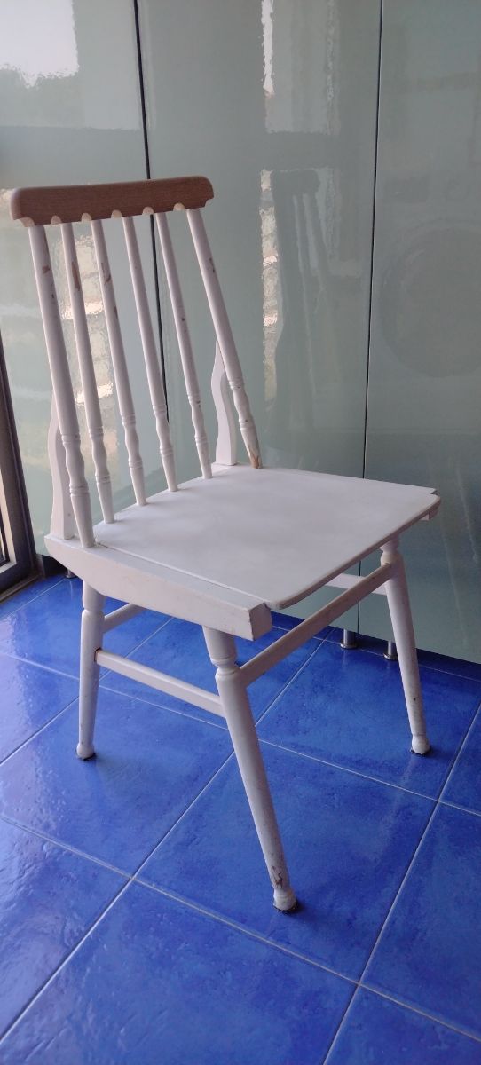 2 Sillas nórdicas blancas de madera