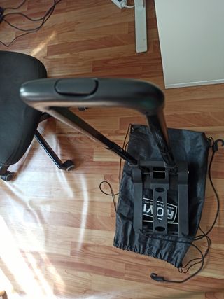 Carretilla de carga con ganchos desplegable.