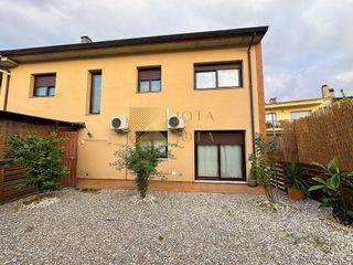 Casa adosada en venta en Anglès