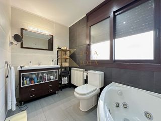 Casa adosada en venta en Anglès