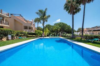 Piso en venta en Los Naranjos - Las Brisas en Marbella