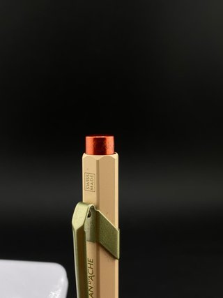 Boligrafo Caran d'Ache 849 Beige