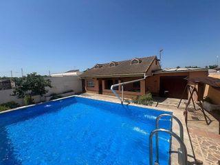 Casa rural en venta en La Hacienda - Nueva Andalucía en Dos Hermanas