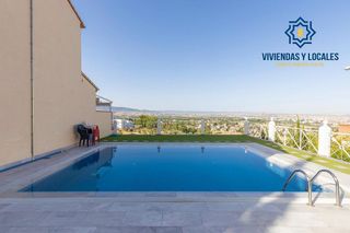 Casa adosada en venta en Bola de Oro - Serrallo en Granada