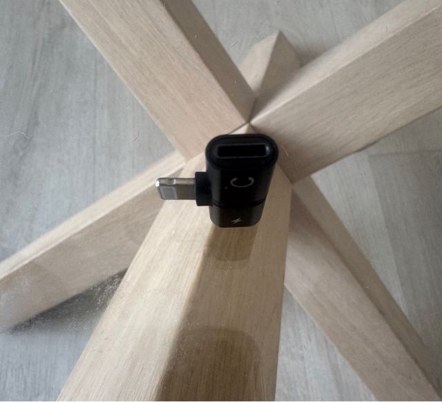 Adaptador Lightning 2 en 1 (carga y auriculares)