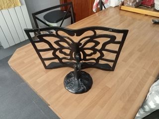 Atril de lectura metal negro de gran resistencia.