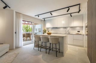 Piso en venta en Los Naranjos - Las Brisas en Marbella