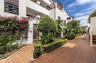 Piso en venta en Los Naranjos - Las Brisas en Marbella