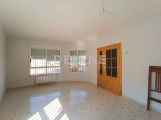 Casa adosada en venta en Hellín