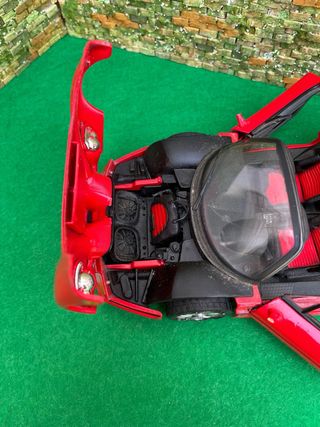 Ferrari F50 – Escala 1:18 – Maisto
