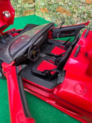 Ferrari F50 – Escala 1:18 – Maisto
