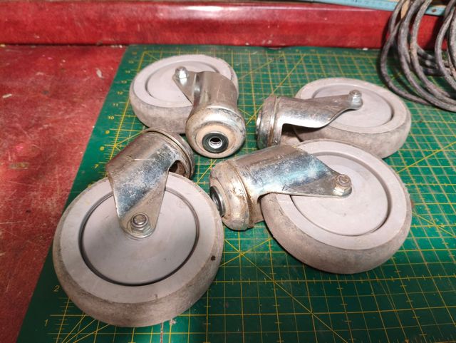 4 Ruedas Giratorias Grandes - Usadas