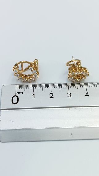 Pendientes de oro de 18kt y brillantes.