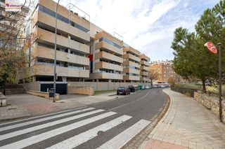 Piso en venta en Bola de Oro - Serrallo en Granada