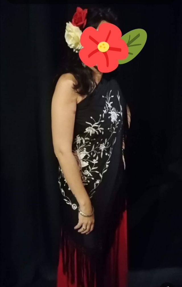 Mantón de Manila bordado