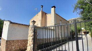 Chalet en venta en Yecla