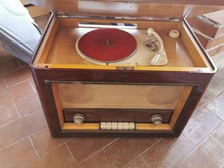 Radio antigua Philips, para decoracion