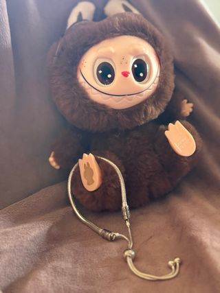 Pulsera Pandora con muñeco labubu