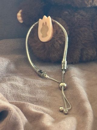 Pulsera Pandora con muñeco labubu