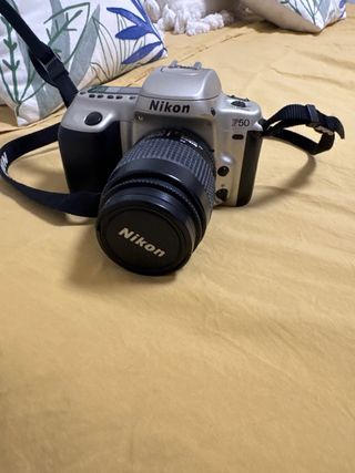 Nikon F50 + Objetivo 35-80mm