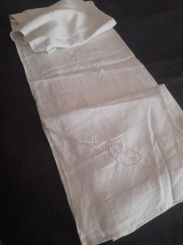 Sábana hilo bordada a mano