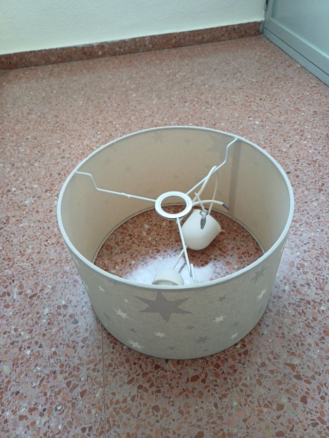 Lámpara infantil estrellas beige