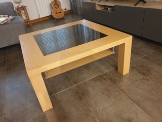 Mesa centro madera-cristal.
90 cm. X 90 cm. X 40 h