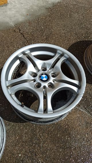 Cuatro(4) Llantas BMW M 17 pulgadas y doble medida