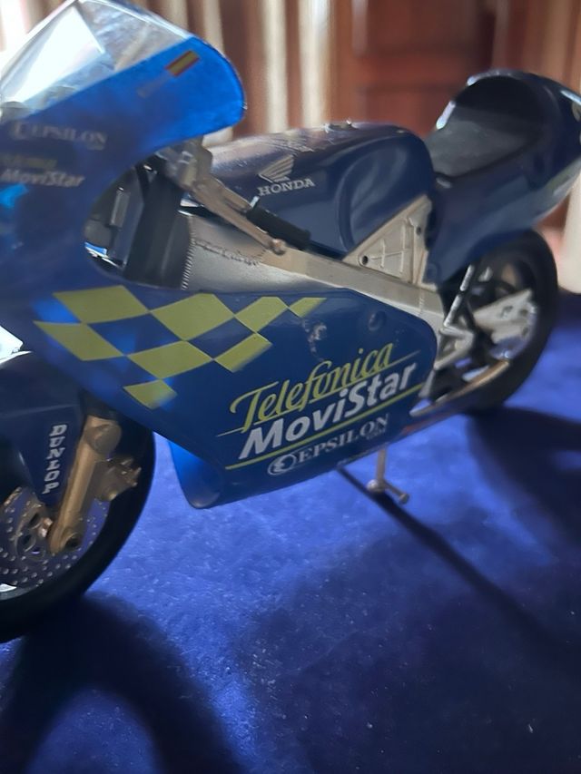 Moto GP Toni Elias 24 - Maqueta
