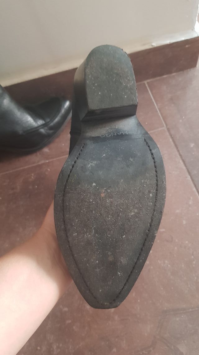 Botines camperos negros piel