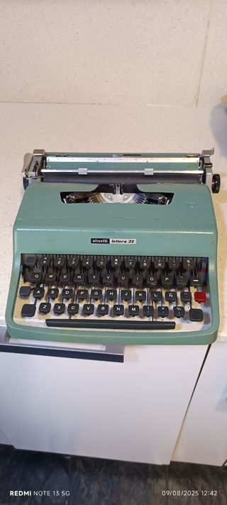 Olivetti Lettera 32 - Máquina de escribir