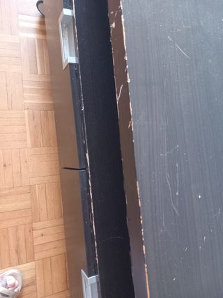 Mesa TV Ikea negra con ruedas