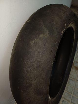 Neumático Slick usado