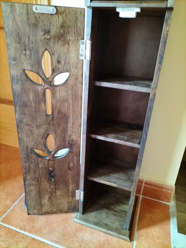 Mueble auxiliar de madera - Estantería