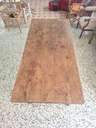 Mesa de comedor estilo castellano