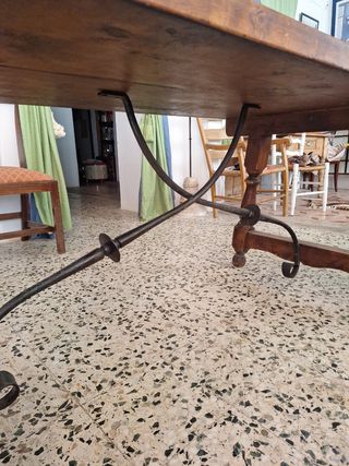 Mesa de comedor estilo castellano