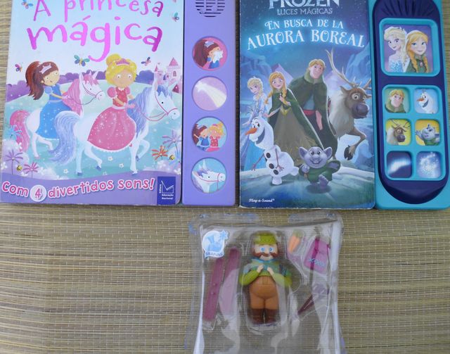 Libros Musical FROZEN +muñeco + La PRINCESA..
