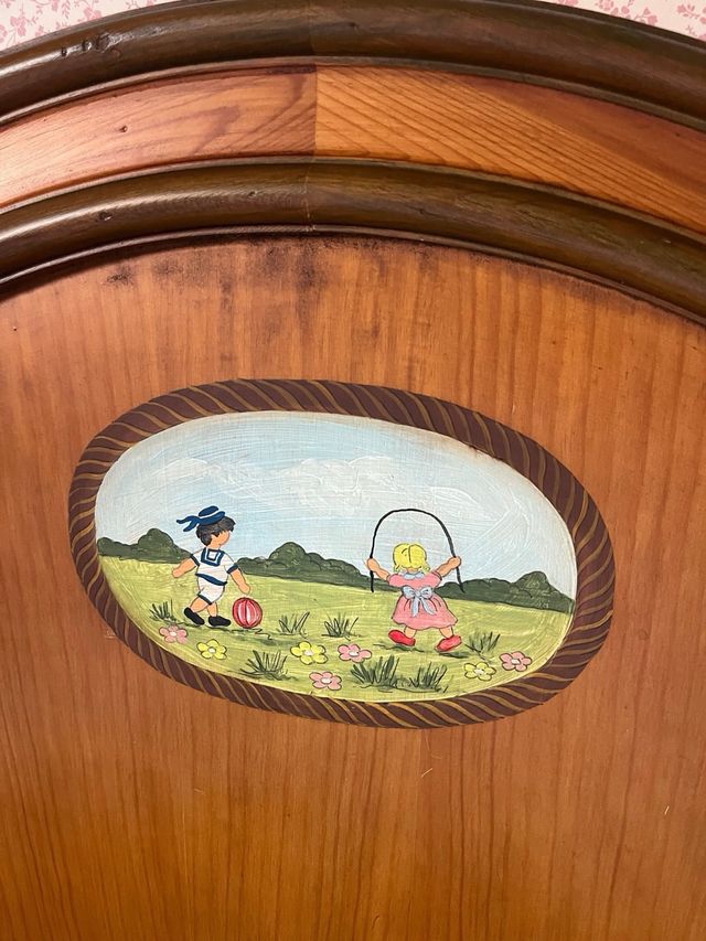 Cómoda, escritorio, cabecero, cama y mesa de noche