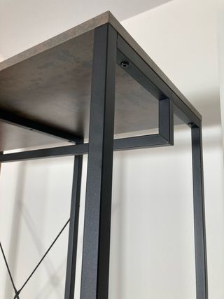 Armario-perchero gris y negro