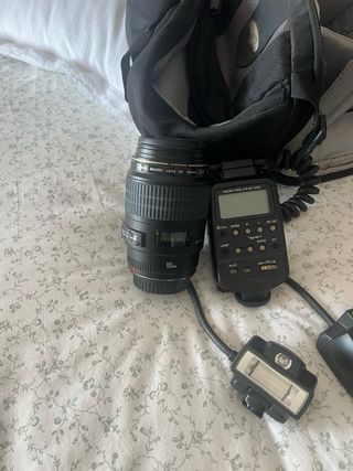 Canon EF 100mm f/2.8 USM + Flash + Mochila