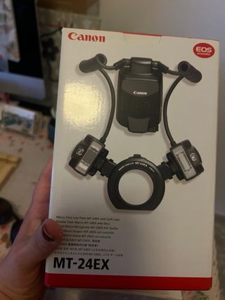 Canon EF 100mm f/2.8 USM + Flash + Mochila