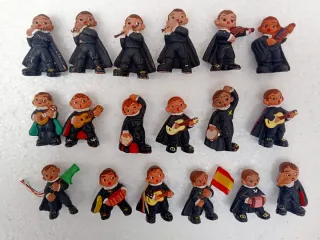 Figure in terracotta Alborox, toreri, tunos, palloni da calcio