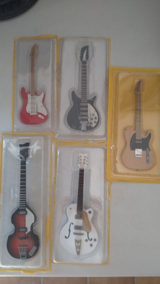 5 chitarre elettriche in miniatura