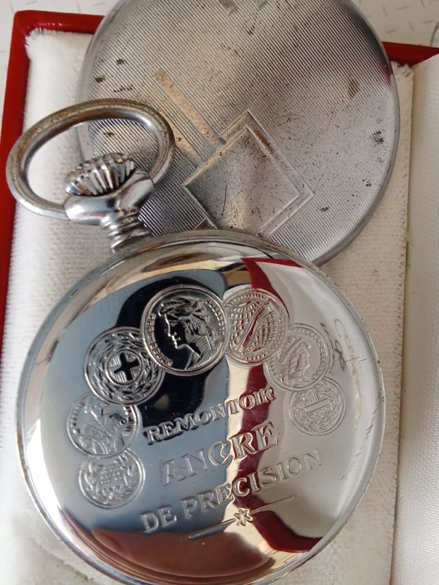 dos relojes de bolsillo