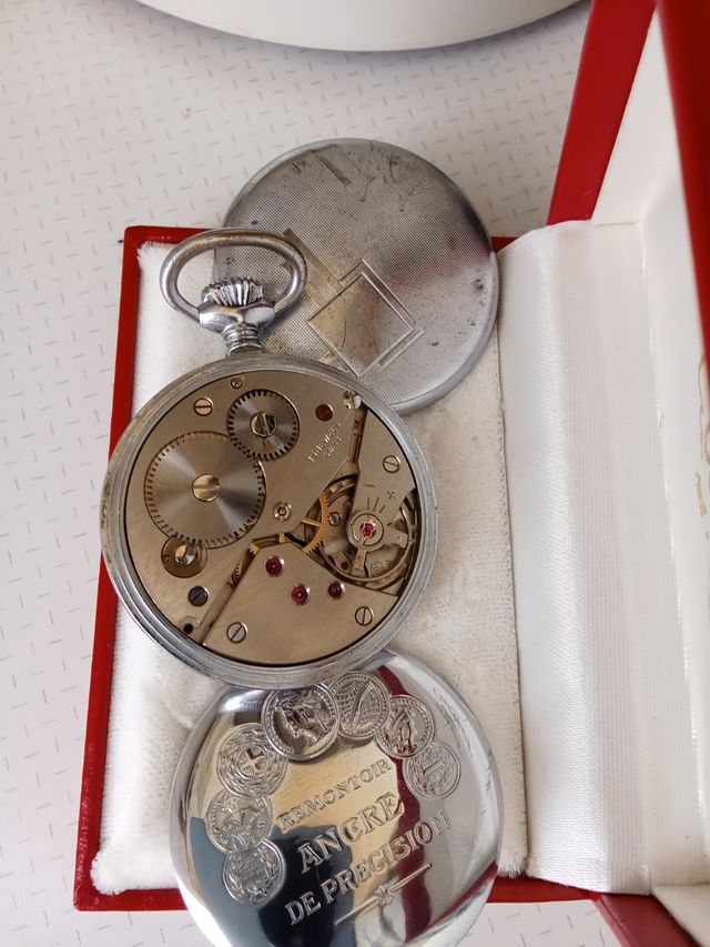 dos relojes de bolsillo