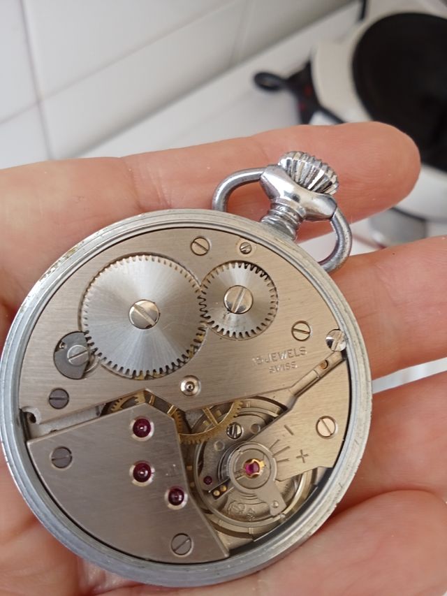 dos relojes de bolsillo