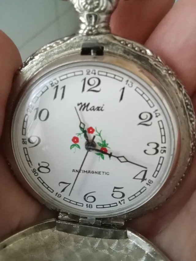 dos relojes de bolsillo